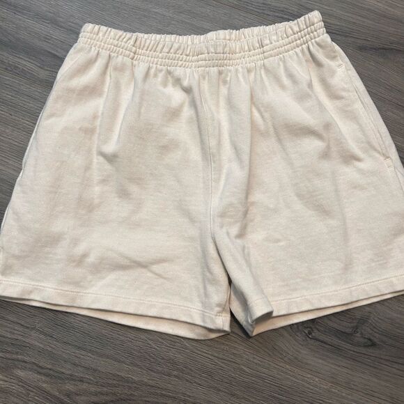 Brandy Melville cream shorts - Picture 1 of 4
